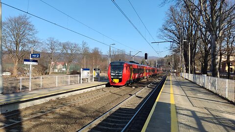 Pociągi na stacji Janowice Wielkie