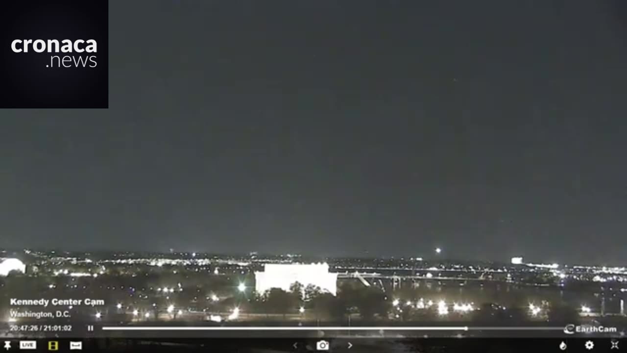 Washington DC plane crash caught on camera