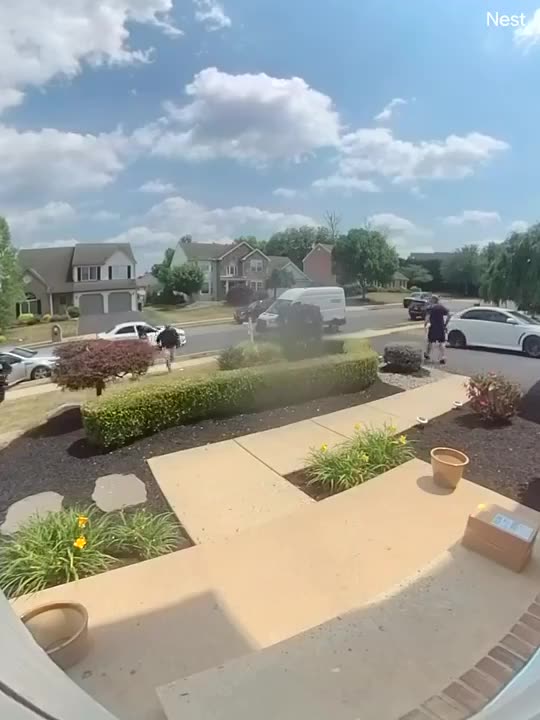 Reading Pennsylvania - 2 MEXICANS FIGHT over who STEALS package FIRST