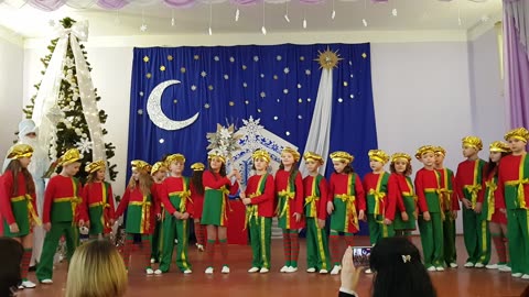 Vancicăuți 27 decembrie 2024 Clasele 3 A și 3 B Concert Vine Anul Nou 4/8