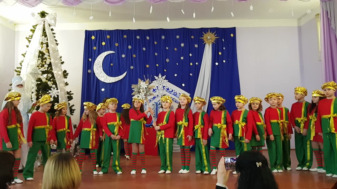 Vancicăuți 27 decembrie 2024 Clasele 3 A și 3 B Concert Vine Anul Nou 4/8