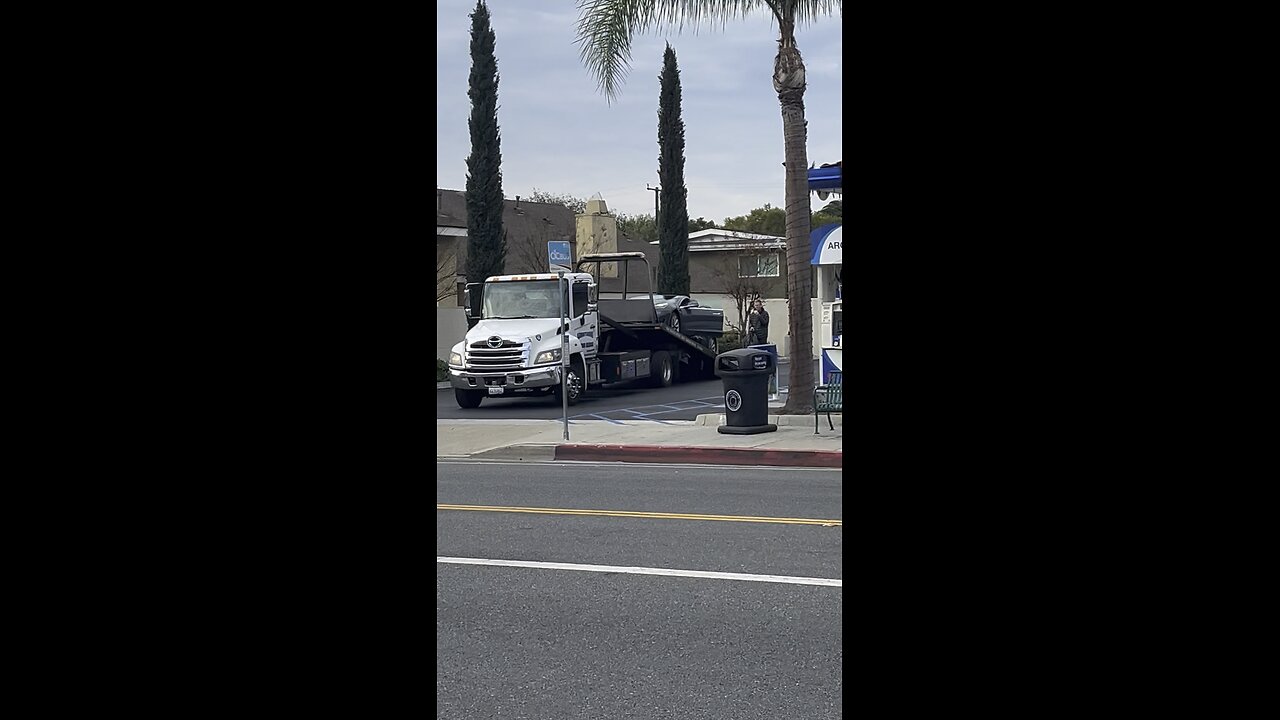 oh hello Tesla getting towed