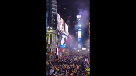 Happy New Year 🎆🎈🎊 in time square New York