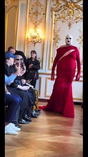 Paris "Fashion Week" 2025.