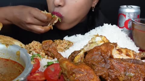 ASMR EATING SPICY CHICKEN CURRY🔥 BASMATI RICE #shorts #mukbangn#asmreating #mukbangasmr #asmr (1)