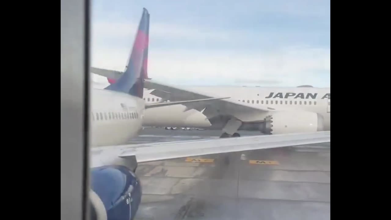 Trending News! Japan Airlines plane hit a parked Delta Airlines at Sea-Tac