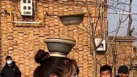 This girl has got mind-blowing balancing skills!.hd