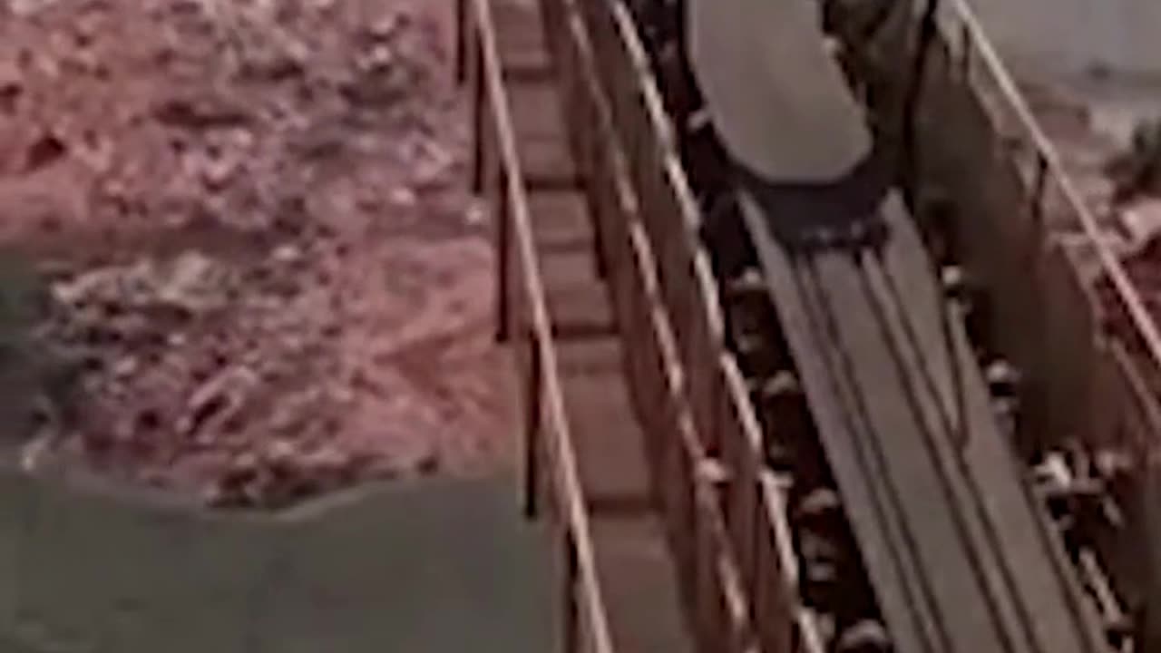 Terrifying moment of Brazil dam collapse caught on camera 1 online