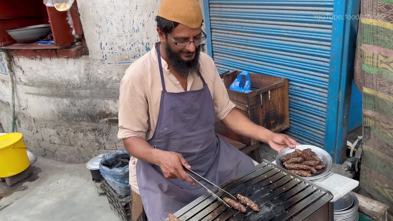 MOST POPULAR LUCKNOW STYLE GALAWATI KABAB & CHICKEN RESHAMI BOTI _ INDIAN STREET FOOD IN PAKISTAN