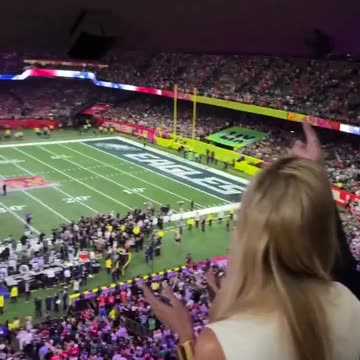 President Trump gets a Hero's welcome at Superbowl!