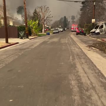 Actual ground footage in L.A. | “wILd” fires 🥴 Climate Change Obviously 🙃