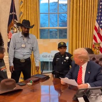 DJ Daniel, newest member of the United States Secret Service, meets President Trump in the Oval Office! 🇺🇸