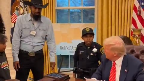 DJ Daniel, newest member of the United States Secret Service, meets President Trump in the Oval Office! 🇺🇸