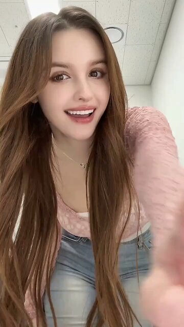 Discover the Beauty of Canada Through the Eyes of a Canadian Girl 🌸✨