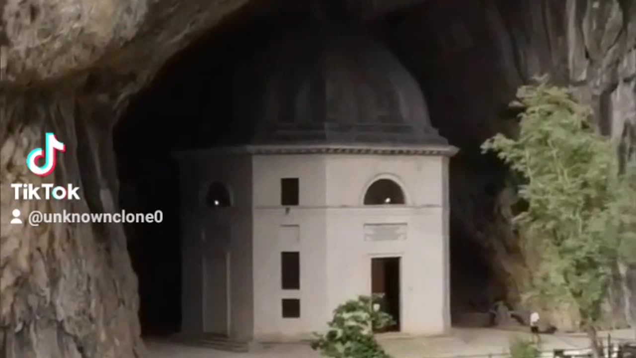 Mudflood building