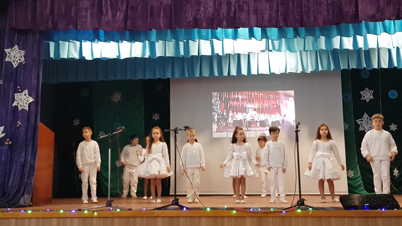 Dansul „Feliz Navidad” Clasa 1 Liceul din Vancicăuți Festivalul „Întâlnirile de iarnă” 12/44