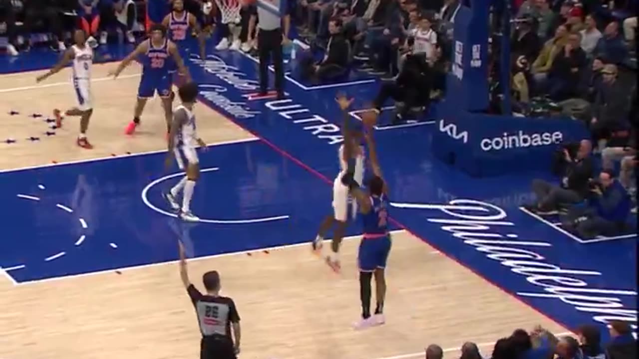NEW YORK KNICKS - .@deucemcb11 bringing the energy 🔋