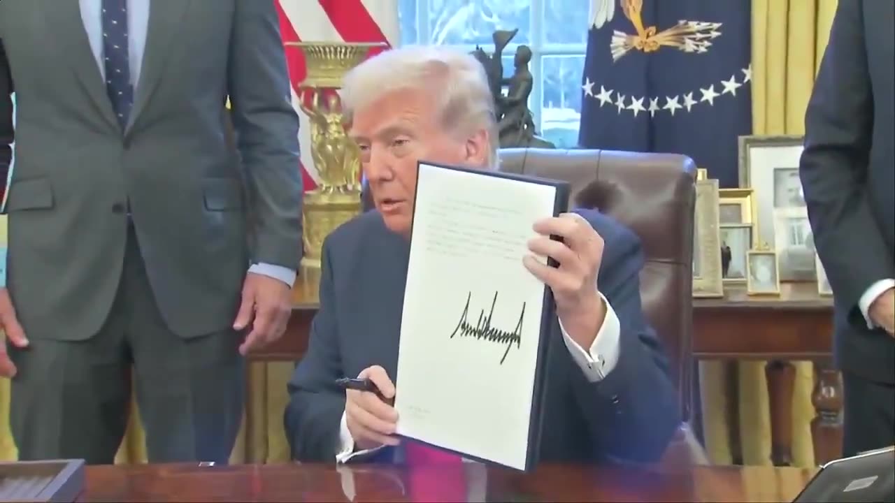 Trump signs an executive order reinstating and strengthening health care price transparency requirements