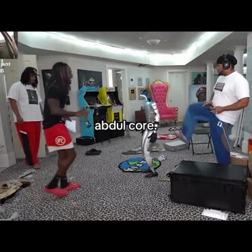 Kai’s robot gets bullied💀😂