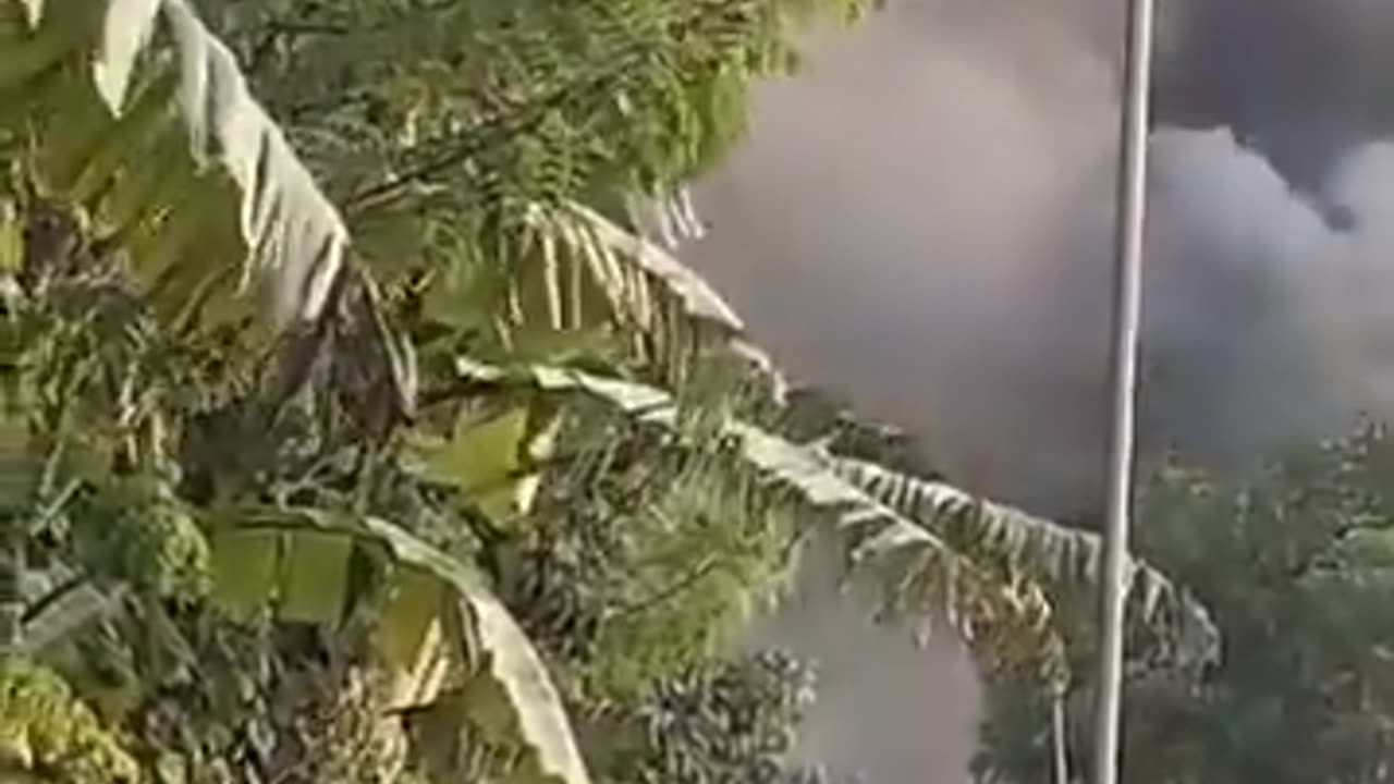 ആലപ്പുഴയിൽ ഹൌസ് ബോട്ടിനു തീ പിടിച്ചു😳 പൊട്ടിത്തെറിക്കുന്ന ദൃശ്യം🔥🔥💥🤔🤔