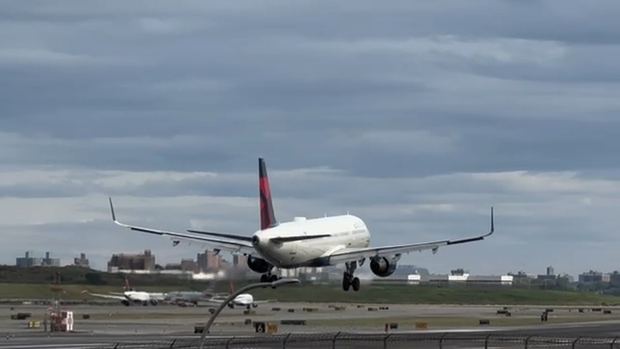 Plane spotting at New York City LaGuardia airport