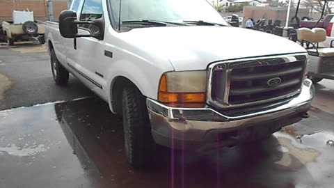 (684) 2000 Ford F-250SD XLT 7.3L Powerstroke (T444E) diesel engine startup - my friend's truck