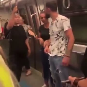 Pickpocket caught as kick off the train