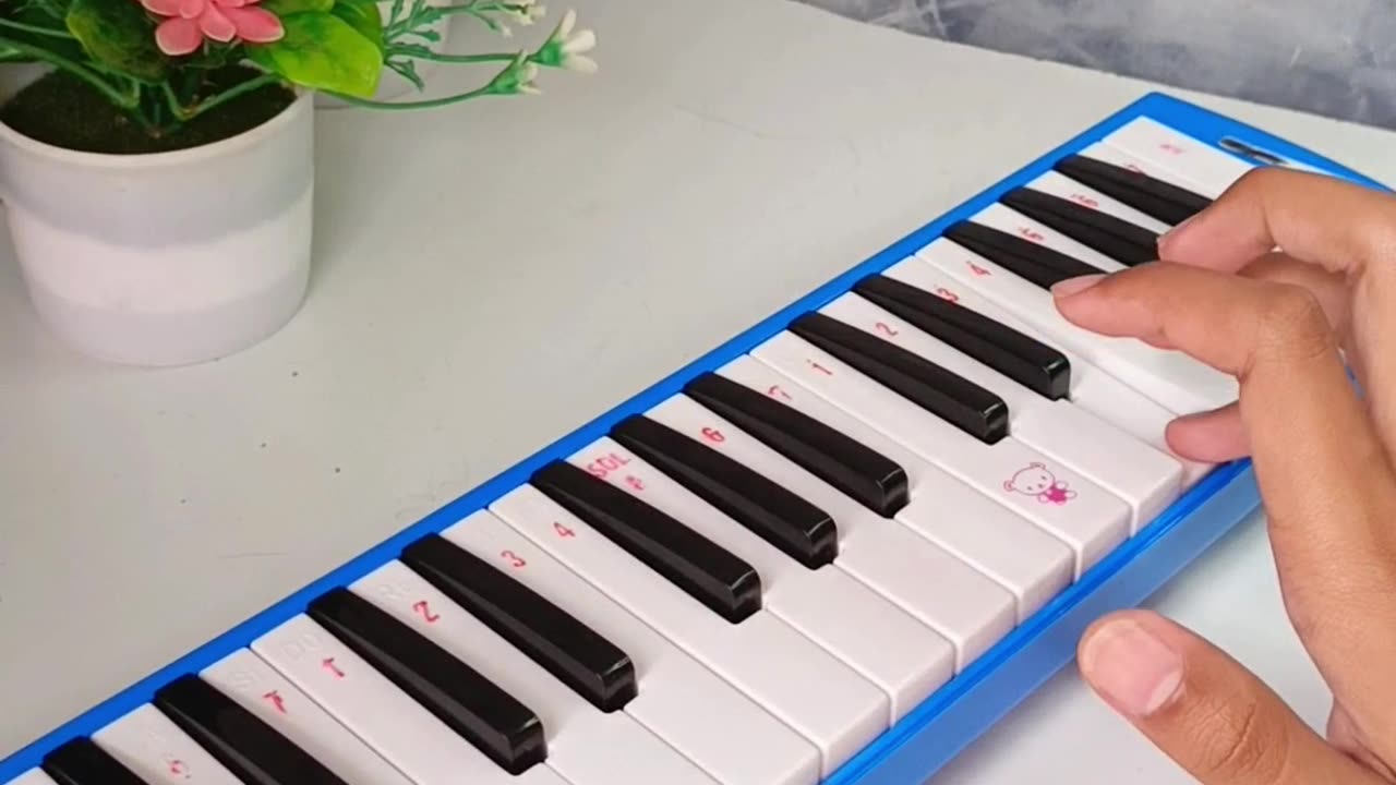 Bermain Pianika tiup