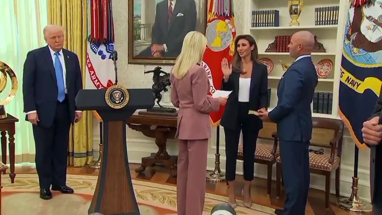 🚨🔥Alina Habba sworn in as the U.S. Attorney for New Jersey by AG Pam Bondi in the Oval Office