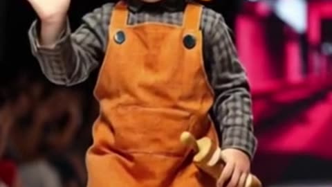 Adorable Mini Chef Steals the Spotlight on the Fashion Runway! 🍽️👩‍🍳✨ #viralshorts #trending