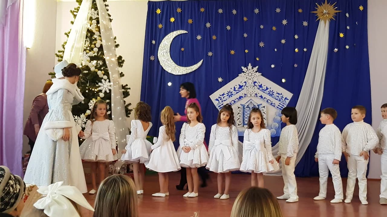 Vancicăuți 27 decembrie 2024 Clasele primare Concert Vine Anul Nou 8/8