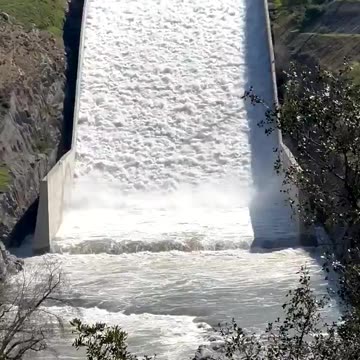 CA's Newsom has water problems 💦 20K cubic ft/sec going into the sea