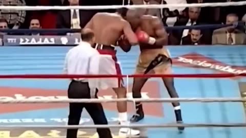 The Moment Riddick Bowe Stunned Evander Holyfield with a Devastating Knockout!