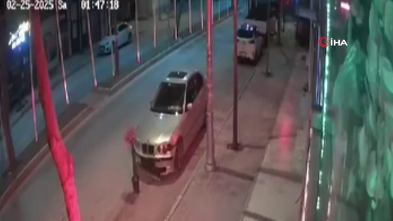Park halindeki araca çarpıp kaçtı: O anlar kamerada