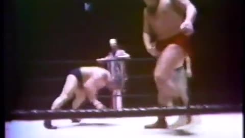 (1974.02.10) The Sheik vs Andre the Giant - Big Time Wrestling in Detroit
