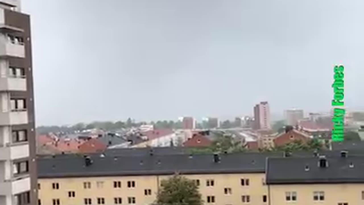 "Unbelievable! Watch the Scariest Lightning Strikes Ever Captured on Camera ⚡️😱"