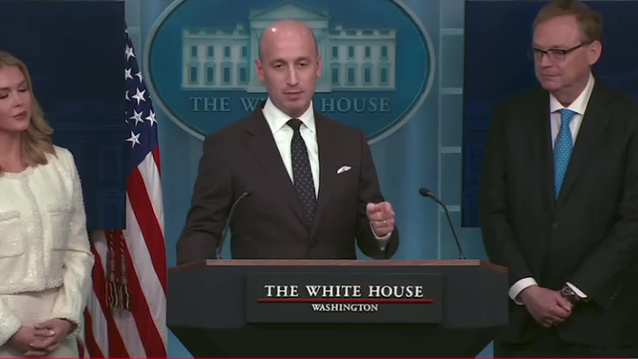 Stephen Miller gives a civics lesson