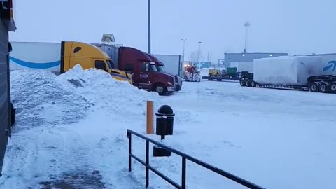 IOWA WINTER STORM #truckdriverjobs #rvlife #automobile