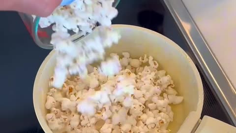 SATISFYING MARSHMALLOW POPCORN!