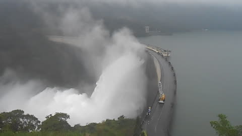 Victoriya Dam spill in sri lanka