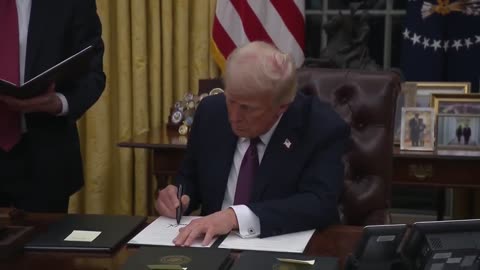 Trump signs executive order declaring a national emergency at the southern border of the US