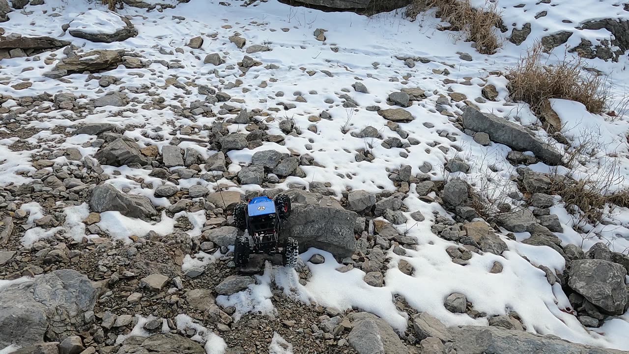 H10 Optic Rock Crawling in the Snow Pt.1