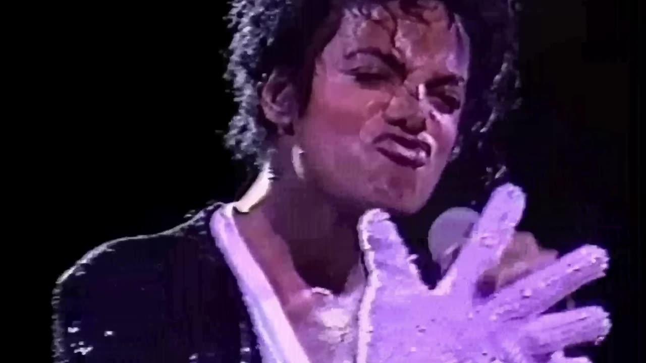 3 MINUTES of MUSIC and MOONWALKS with MICHAEL JACKSON