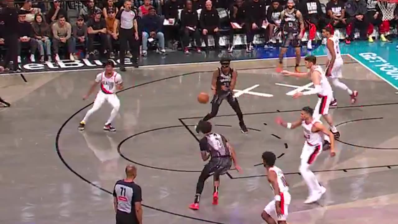 Brooklyn Nets - .@_claxton33 with the smooth jumper to pass 3,000 career points! congrats, Clax! 🫡