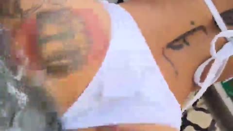 Throw that cute Azz.
