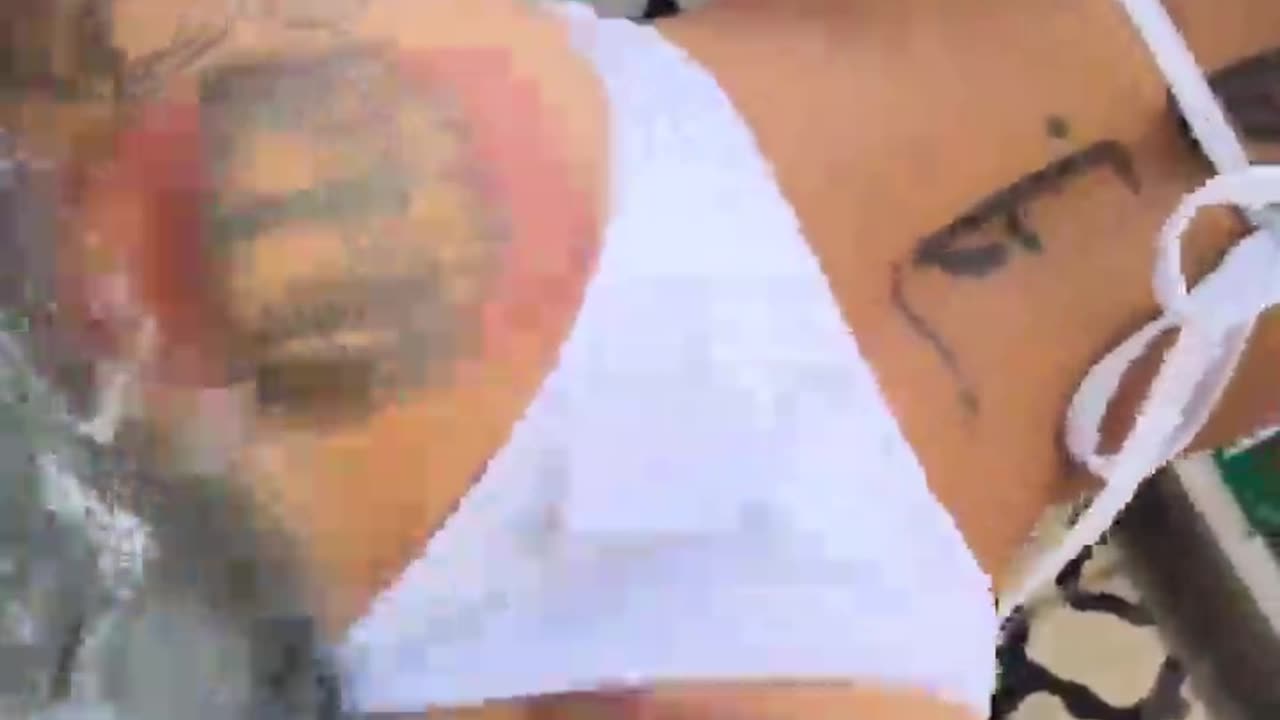 Throw that cute Azz.