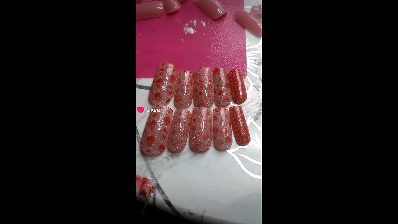 Press on nails