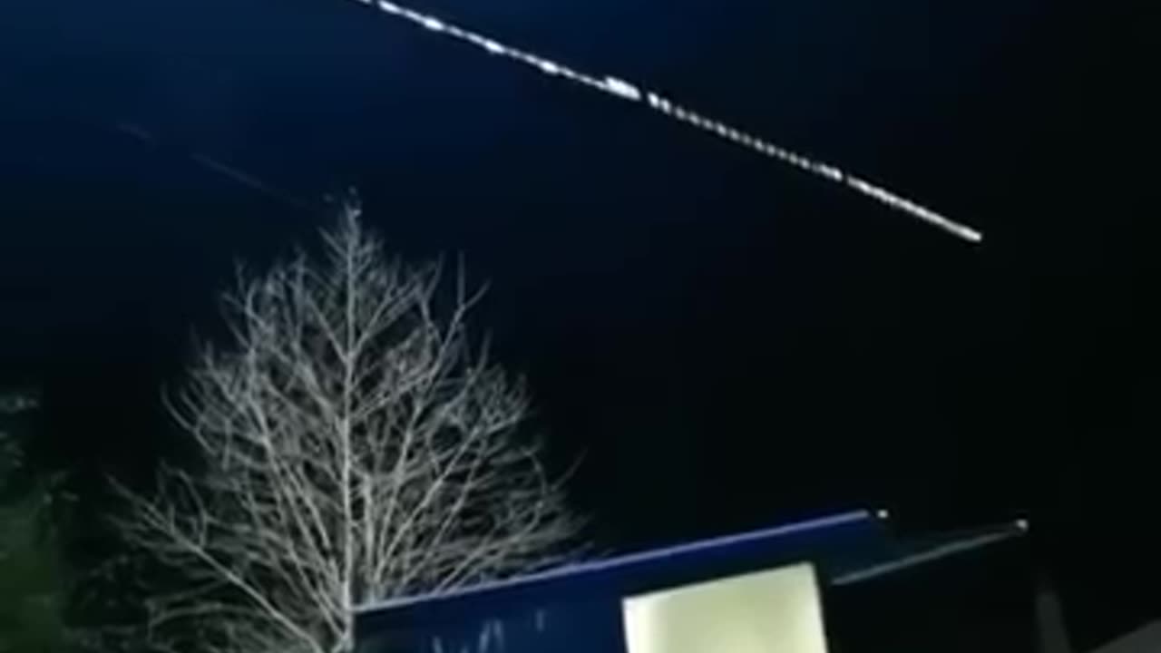 Elon Musk's Starlink Satelite stunning view from india and china border