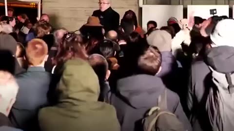 French far-left leader Jean-Luc Mélenchon calls for the genocide of the French people