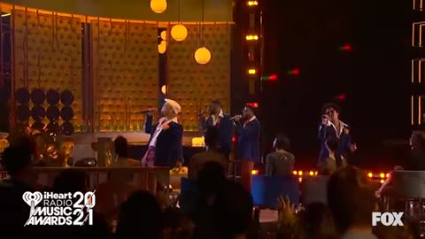 Bruno Mars, Anderson .Paak, Silk Sonic- Leave The Door Open (Live from the iHeartRadio Music Awards)
